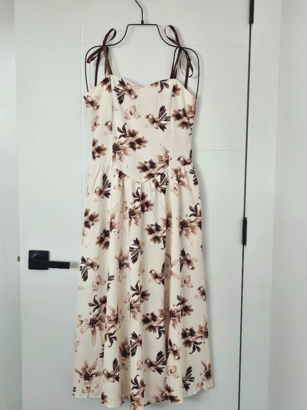 VeronaChic - Autumn Bloom Floral Midi Summer Dress - Picture 3 of 4